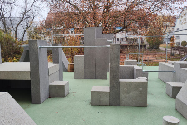 2702